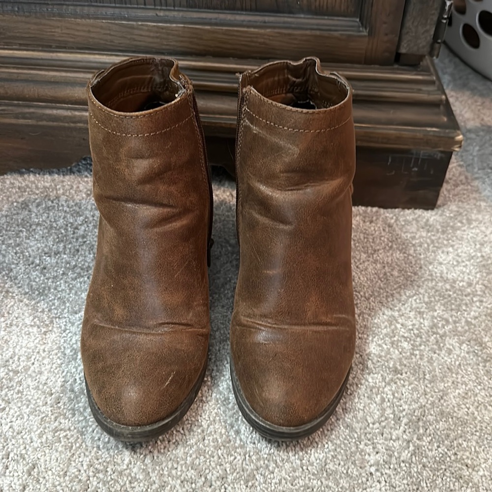 Candies ankle boots, so cute! Still in great shape! 8 1/2